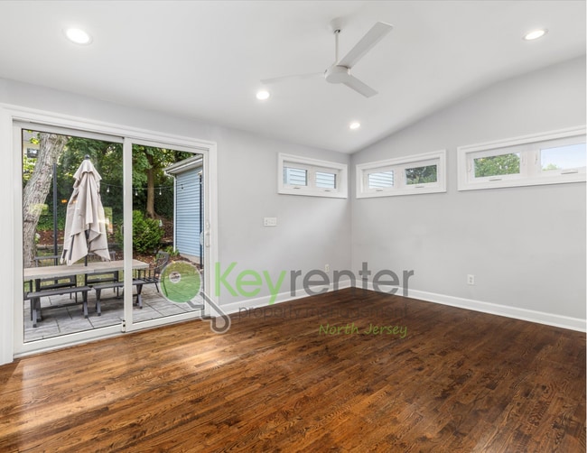 Building Photo - Charming Clifton Cape on a Tree-Lined Stre...