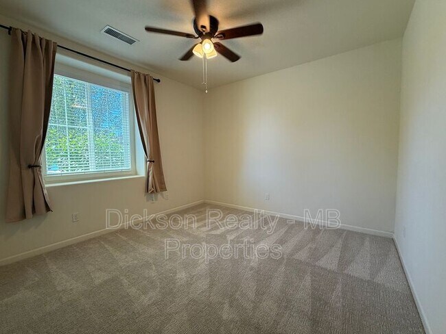 Building Photo - 10760 Ridgebrook Dr