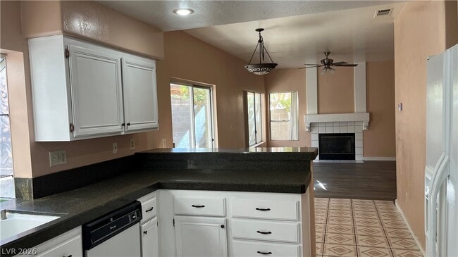 Building Photo - 2909 Calmada Ave