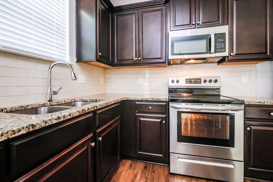 Building Photo - 117 Preakness Farm Dr