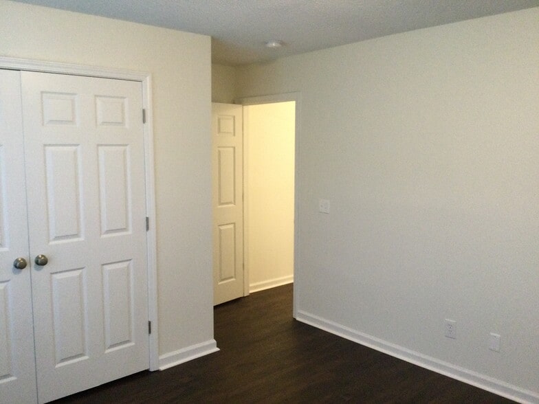 Building Photo - 128 Nandina Wy