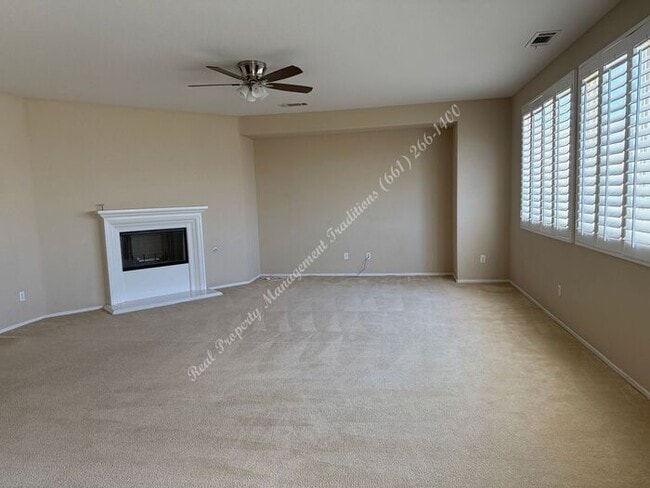 Building Photo - *** Please call us @ 661-266-1400 for information on availability, showings and applications proc...