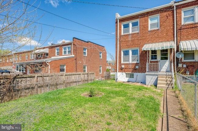 Building Photo - 317 Arden Rd W