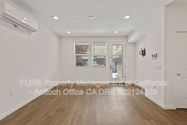Building Photo - 2600 Wildflower Sta Pl