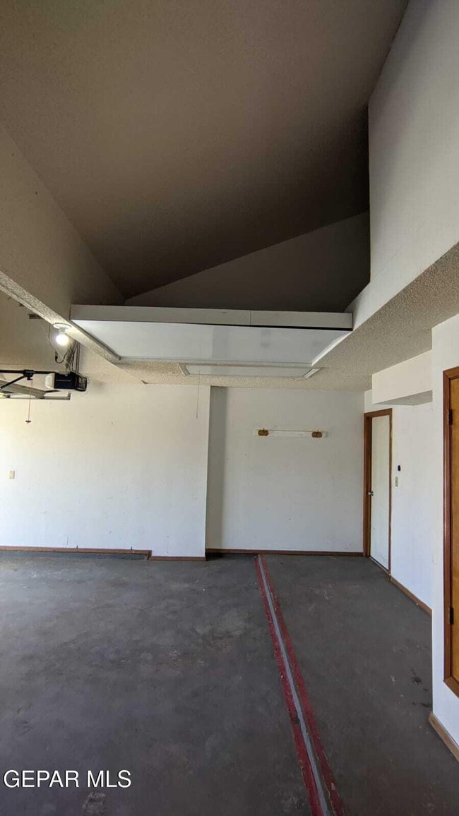 Building Photo - 10901 Joe Dimaggio Cir