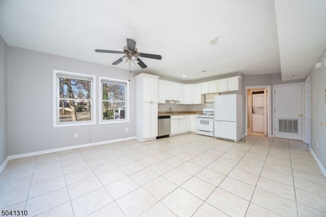 Building Photo - 250 High St