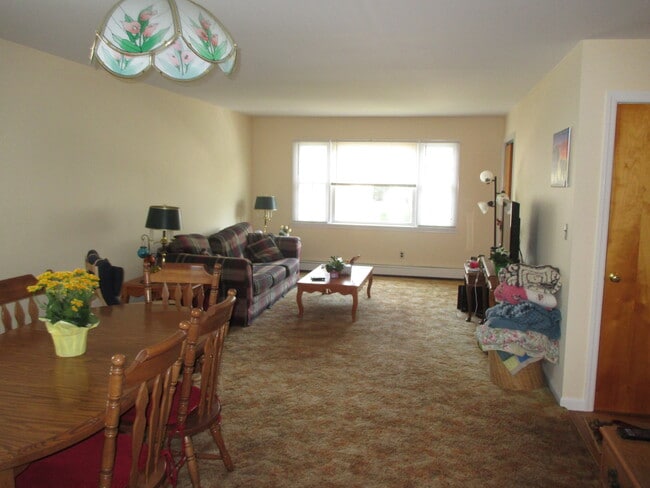 Building Photo - 14 Westview Ave