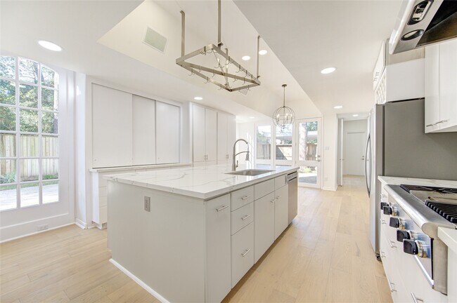 Building Photo - 50 Saddlebrook Ln