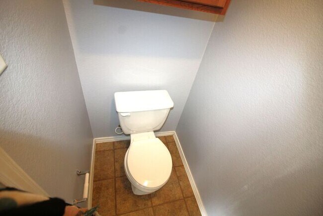 Building Photo - 6707 Rosita Oak Dr