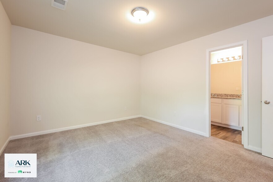 Building Photo - 173 Queens Cir