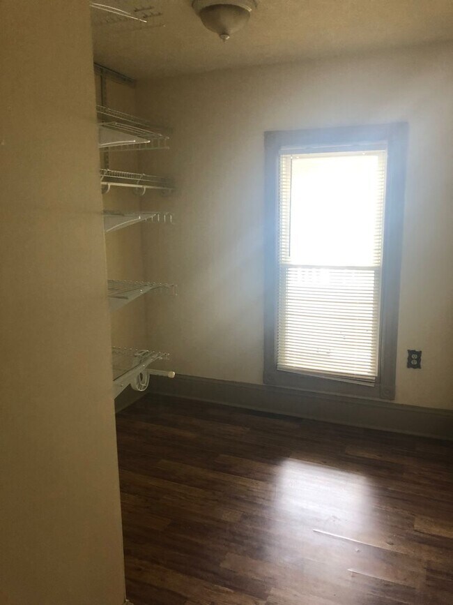 Primary Photo - 356 Arch St