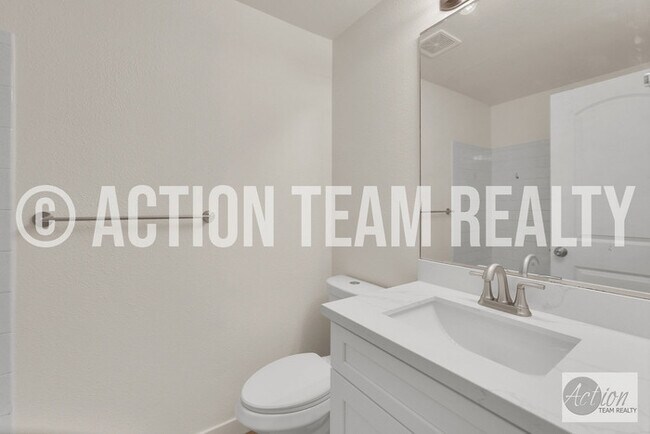 Building Photo - Remodeled Townhome in Cottonwood Heights!