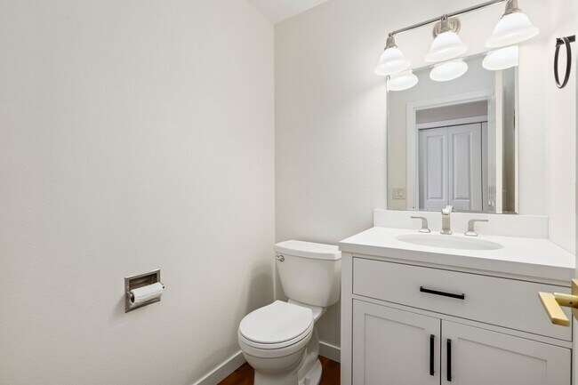 Building Photo - Beautiful Renovated Four Bedroom House for...