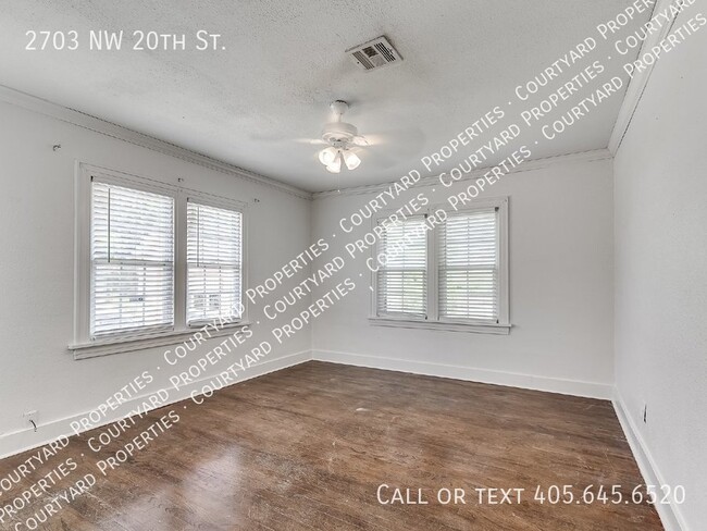 Building Photo - Adorable Tudor in Crestwood!