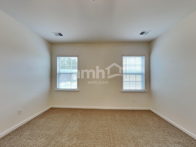 Building Photo - 553 Friar Park Ln