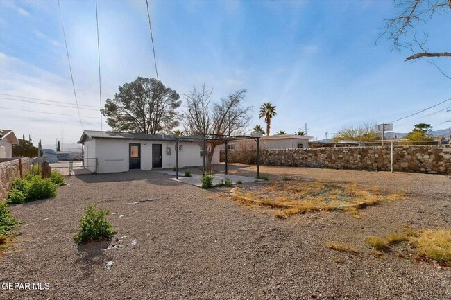 Building Photo - 6203 Trowbridge Dr