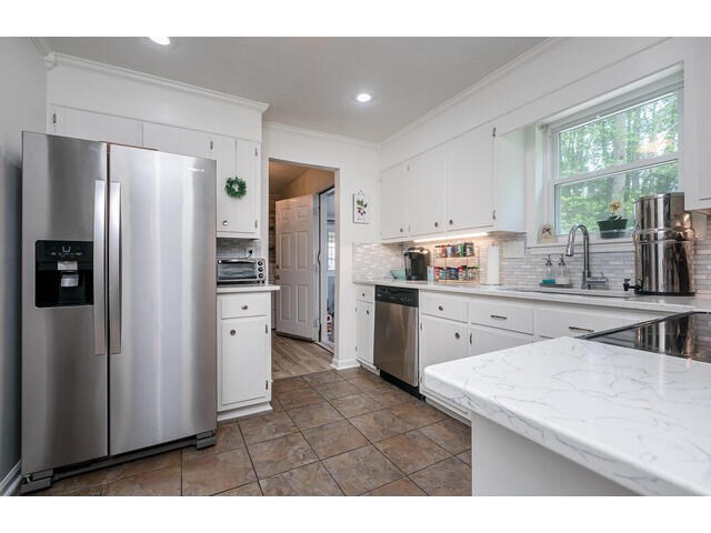 Building Photo - 4061 Melrose Dr