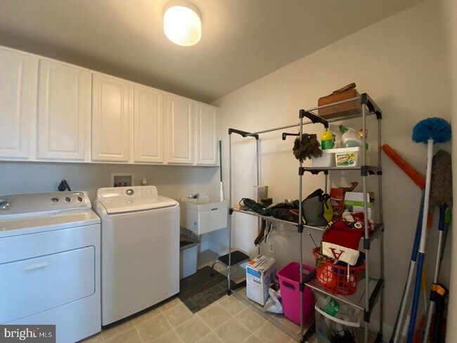 Building Photo - 304 Dunbar Dr