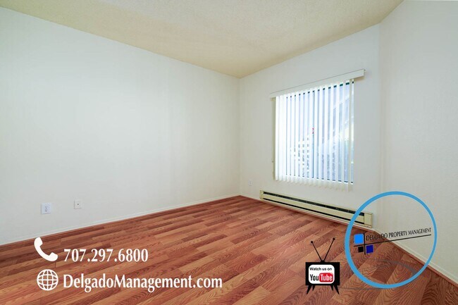 Building Photo - Glen Cove 2 bedroom condo