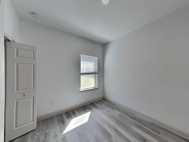 Building Photo - 7802 N Sarazen Dr