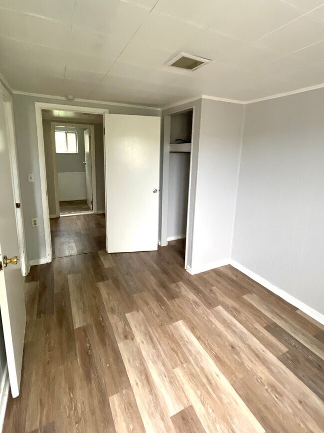Building Photo - Renovated 3 bed 2 bath in Ambridge Heights!