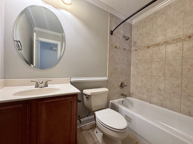 Building Photo - Well Maintained Three Bedroom Home in Hope...