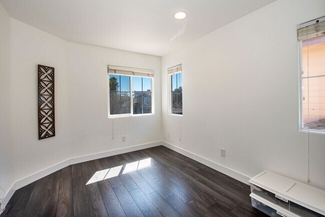 Building Photo - Storke Ranch 3-bd/2.5 bth Home!