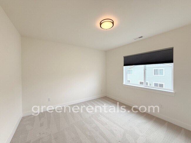 Building Photo - 2545 Natola Dr SE