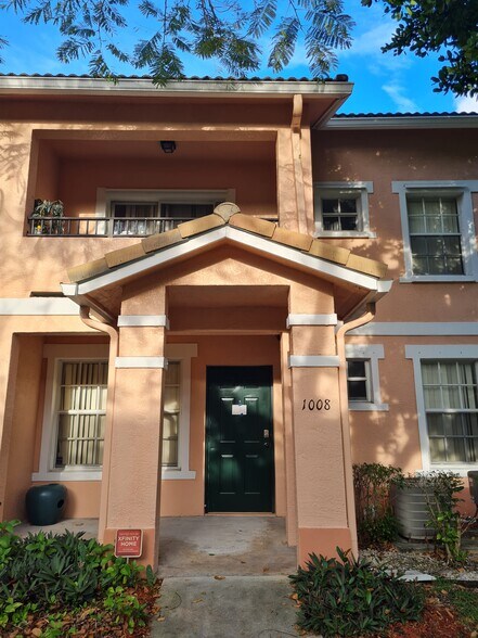 Building Photo - 1008 Belmont Ln