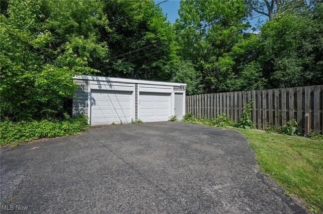 Building Photo - 2924 Brighton Rd