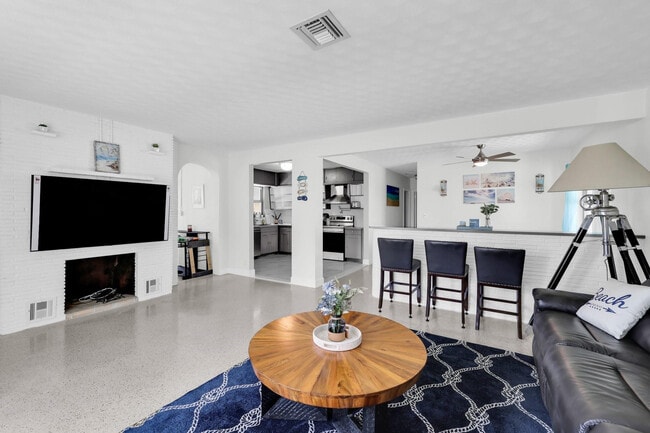 Building Photo - 505 N Ocean Blvd