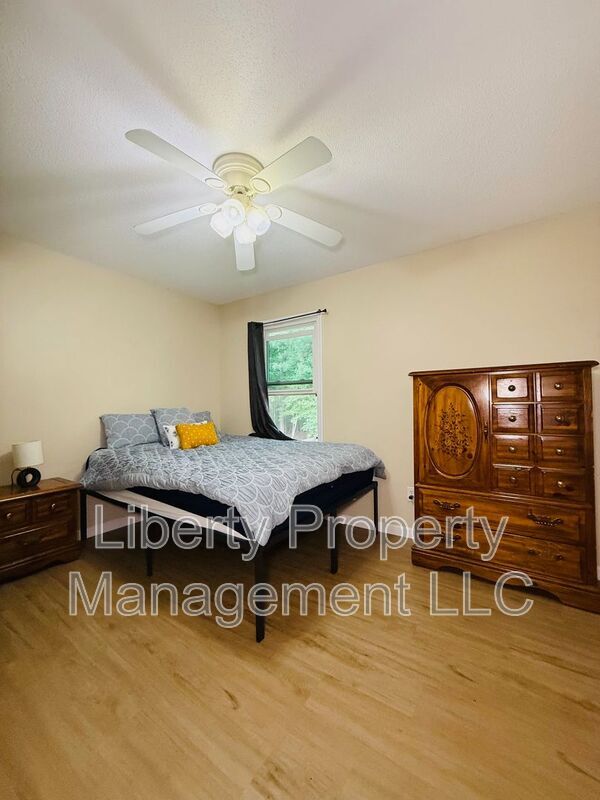 Building Photo - 651 Chelsea Dr