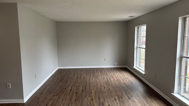 Building Photo - 4023 Summer Pl