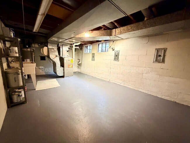 Building Photo - 400 Patterson Rd