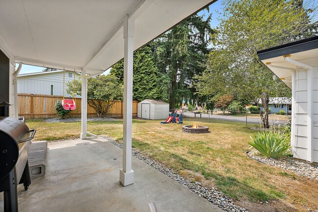 Building Photo - Woodland Creek Rambler on Corner lot with large yard