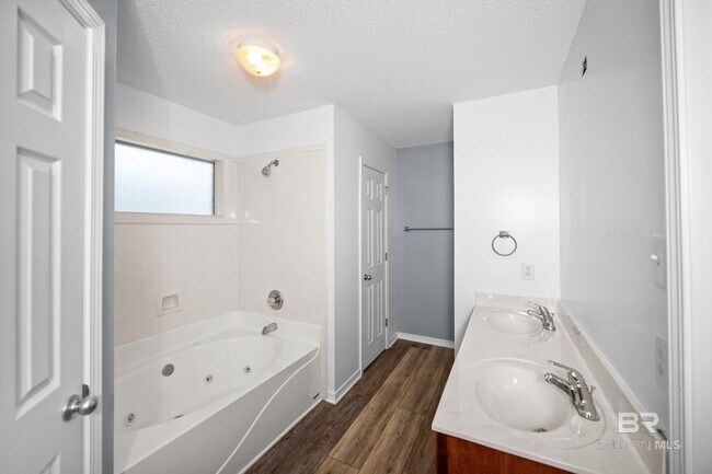 Building Photo - 7684 Avery Ln