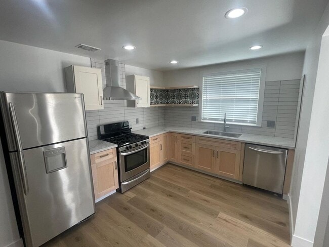 Building Photo - Excellent Tahoe Park Home.