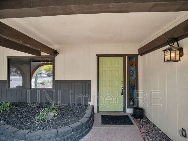 Building Photo - 490 Deer Pass Dr