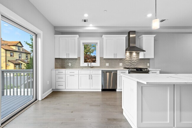 Building Photo - 57 Lincoln Ave