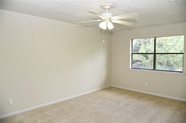 Building Photo - 700 Navarro Dr