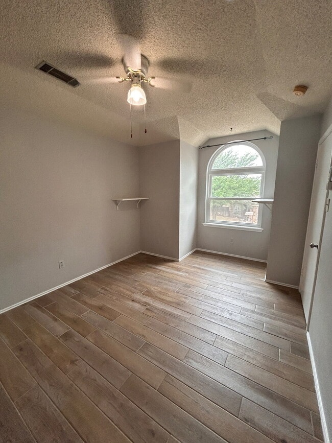 Building Photo - Spacious 2/2/1 Townhouse in Frenship ISD