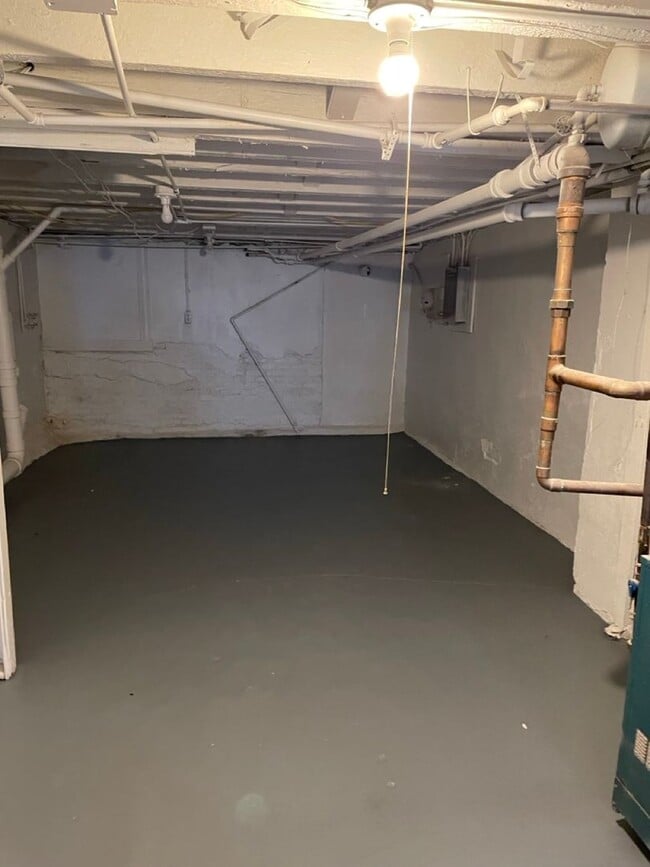 Building Photo - 719 N Milton Ave