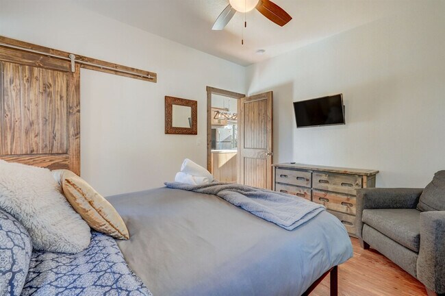 Building Photo - 123 Pinecrest Rd