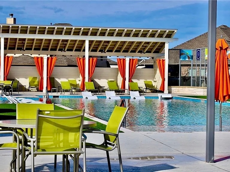 HUB pool - 521 Peace Dr