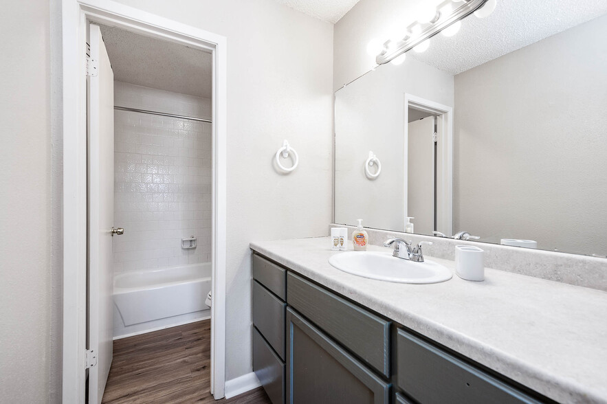 Upstairs Bathroom - 200 Pecan Dr