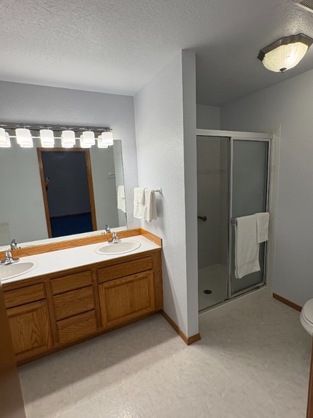 Building Photo - 2120 W Hogan St