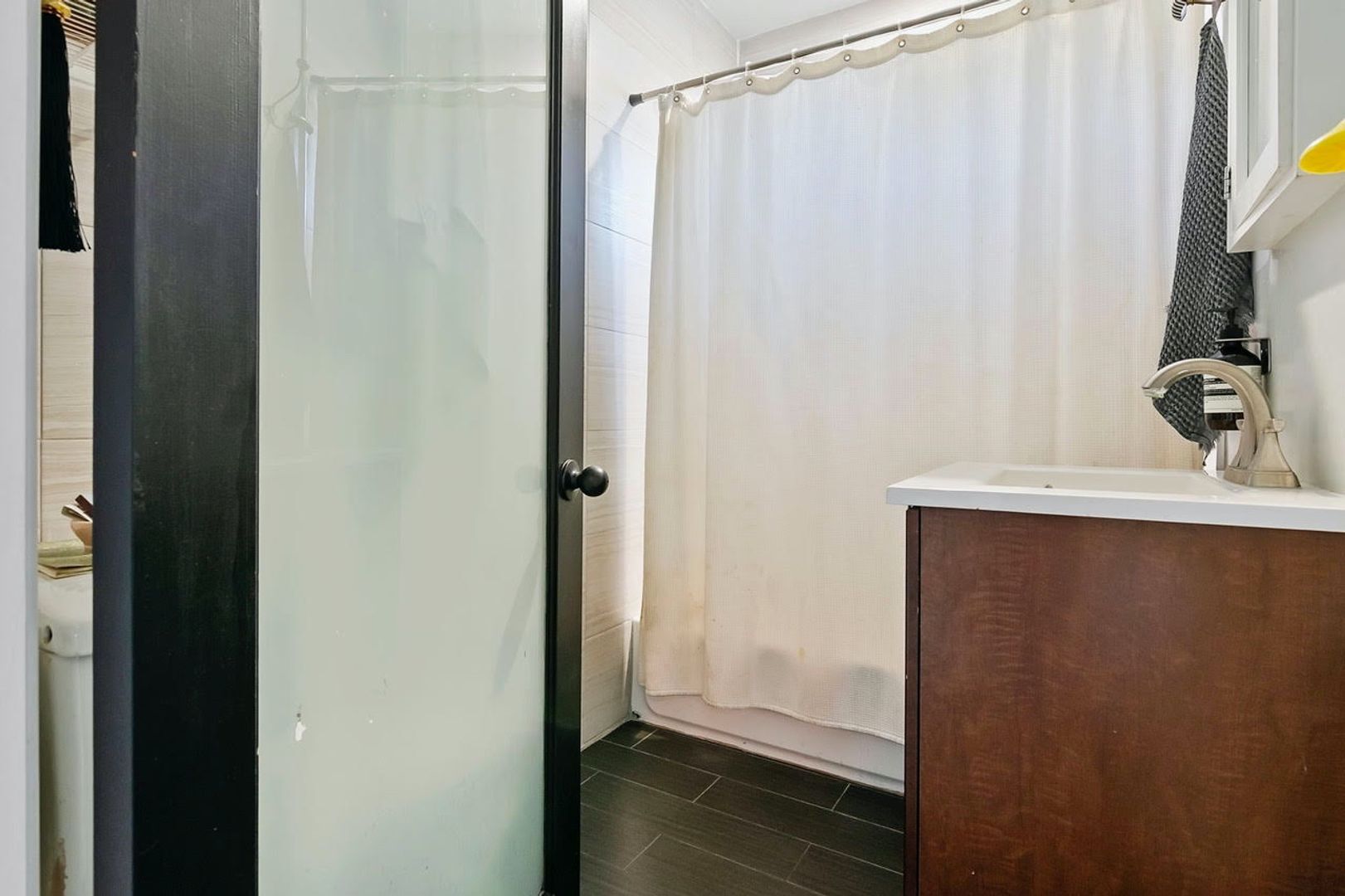 Building Photo - 703 N Ave 54