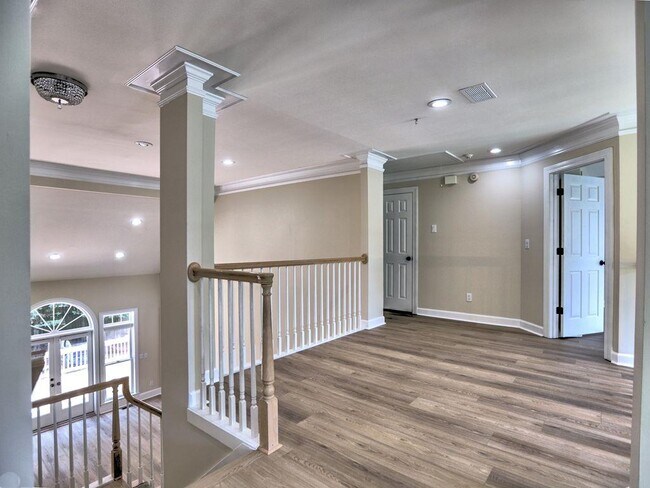 Building Photo - 3237 Waldwick Way SE
