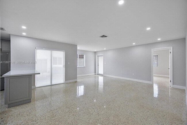 Building Photo - 3820 SW 92nd Ave