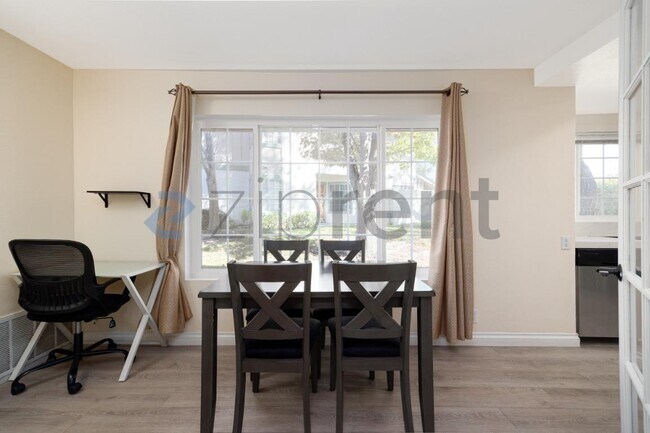 Building Photo - 2404 Manzana Way